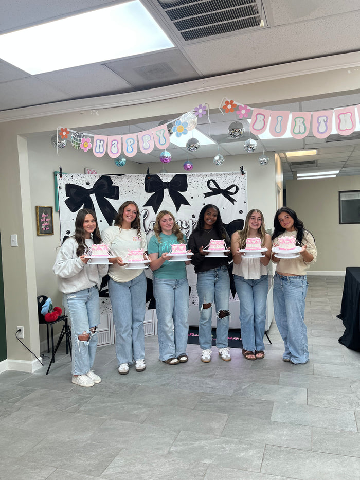 Cake decorating party moment