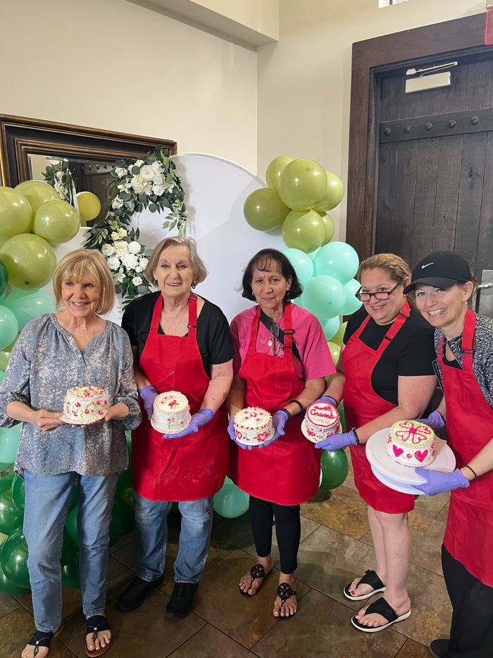 Cake decorating party moment